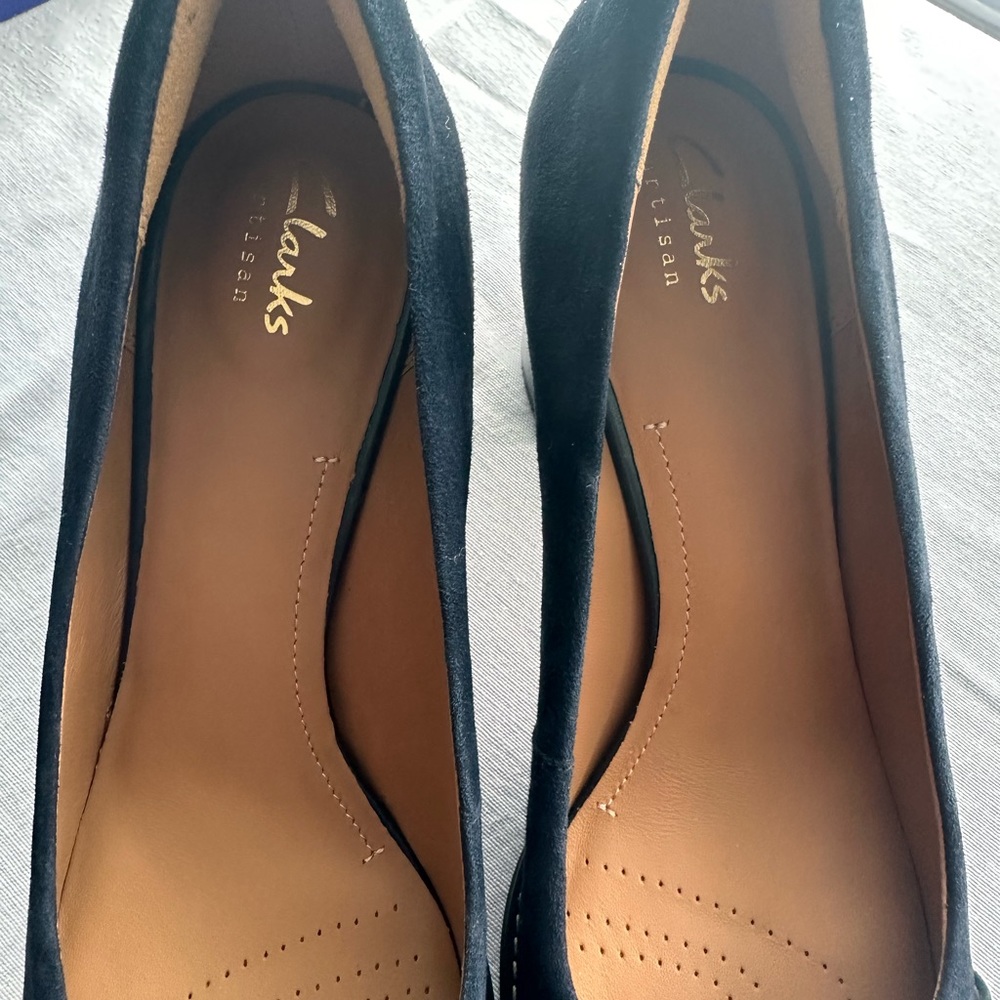 👠Clarks size 9.5 suede pump NWT👠 - Picture 6 of 11